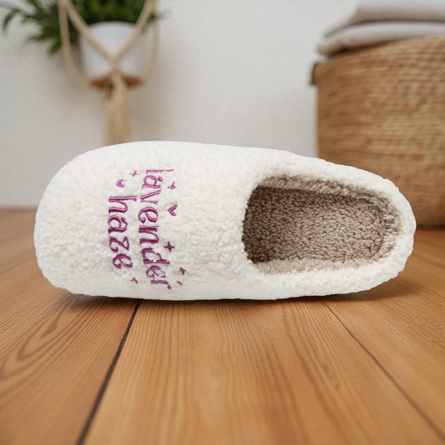 Pantuflas Fuzzy Lavender Haze para Mujer – Suaves y Acolchadas